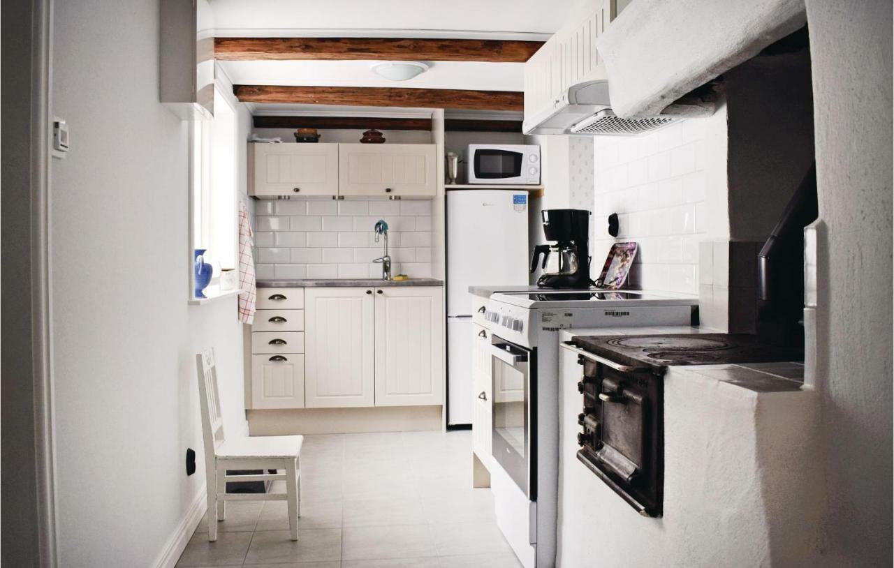 Stunning Home In Tjaellmo With Kitchen Eksteriør billede